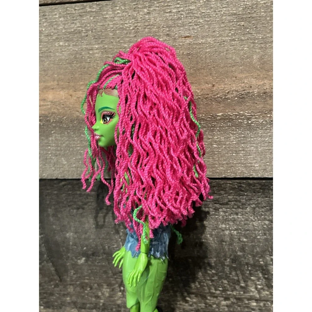Monster High G3 Venus McFlytrap Core Fashion Doll Gen 3‎